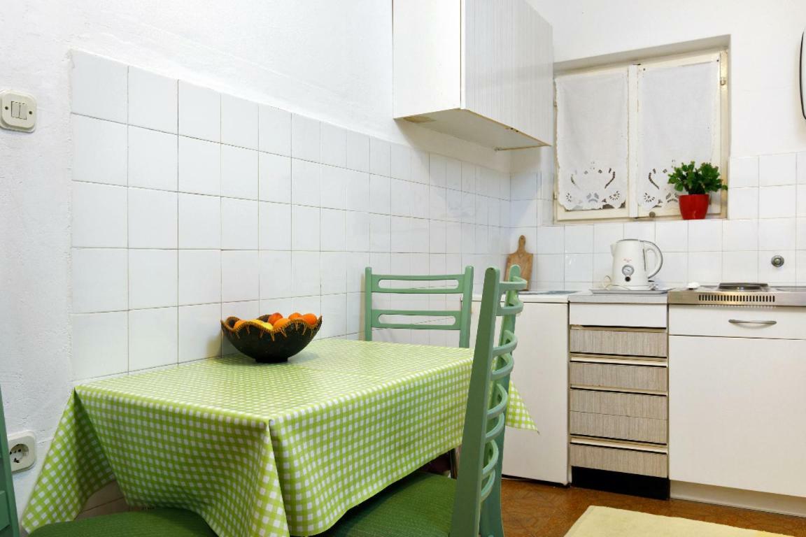Luka'S House - Zf Hvar フヴァル エクステリア 写真